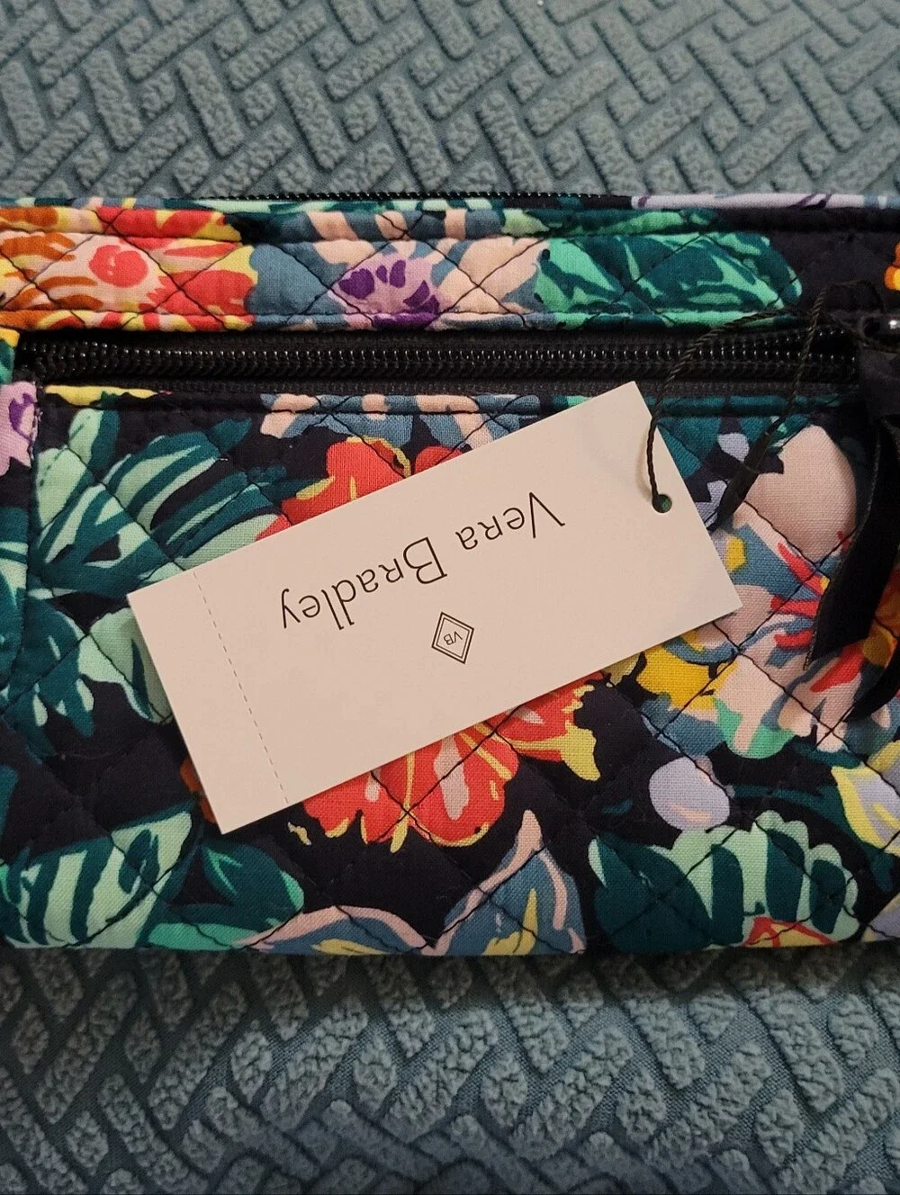 Vera Bradley RFID Turnlock  Wallet In Happy Blooms Pattern NWT